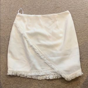 WHITE SKIRT WITH FRAY